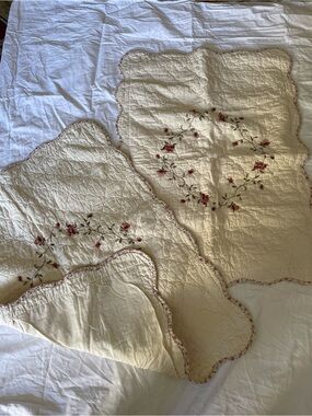 ⚜️ Vintage QUILTED Shabby Chic SHAM/Pillowcase set purple white